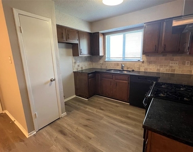 13187 Mill Stone Dr - Photo Thumbnail 12