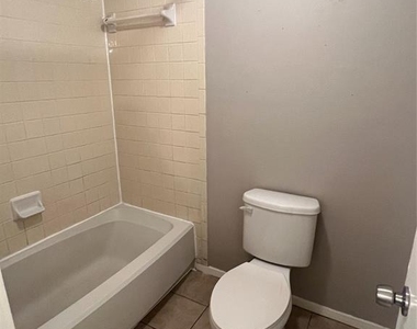 13187 Mill Stone Dr - Photo Thumbnail 5
