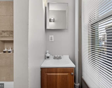 1119 Montello Avenue Ne - Photo Thumbnail 7