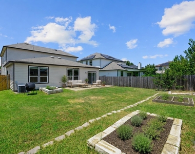 2215 Mccombs St - Photo Thumbnail 5
