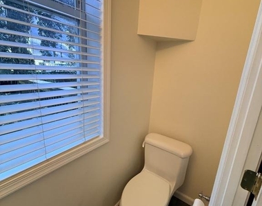 757 Girard Street Nw - Photo Thumbnail 7
