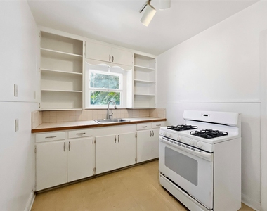 1402 Hillside Ave - Photo Thumbnail 3