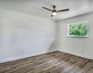 2416 Village Walk - Photo Thumbnail 16