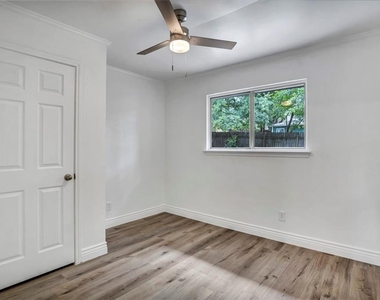 2416 Village Walk - Photo Thumbnail 18