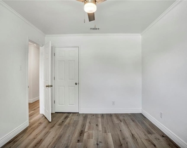 2416 Village Walk - Photo Thumbnail 17
