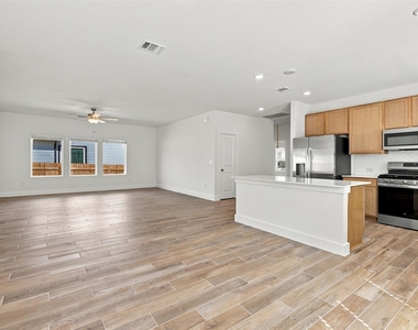 204 Ashby Dr - Photo Thumbnail 9