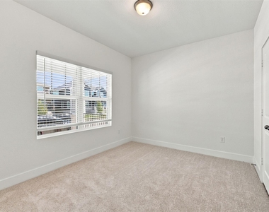 204 Ashby Dr - Photo Thumbnail 13