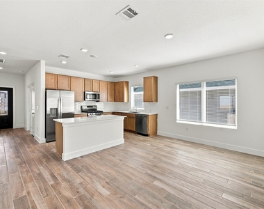 204 Ashby Dr - Photo Thumbnail 7