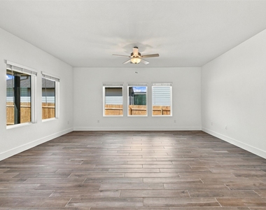 204 Ashby Dr - Photo Thumbnail 10