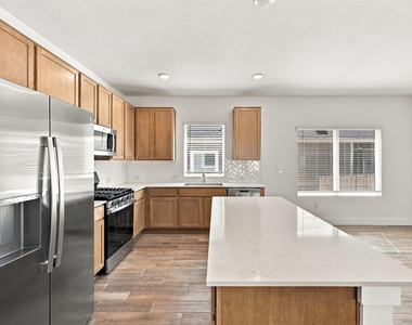 204 Ashby Dr - Photo Thumbnail 4