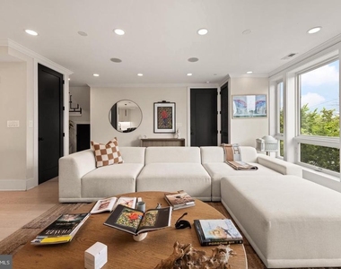 2305 Nicholson Street Se - Photo Thumbnail 1