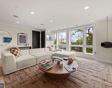 2305 Nicholson Street Se - Photo Thumbnail 2