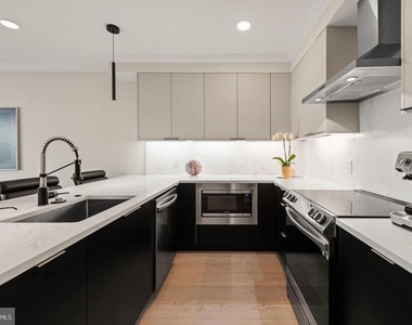 2305 Nicholson Street Se - Photo Thumbnail 4