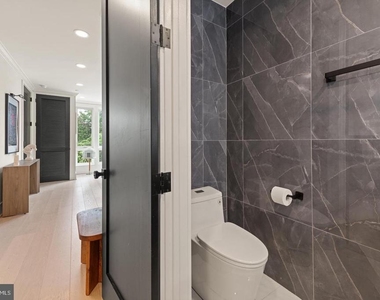 2305 Nicholson Street Se - Photo Thumbnail 6