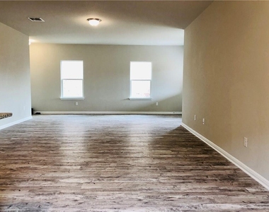 2925 Bridekirk Dr - Photo Thumbnail 7