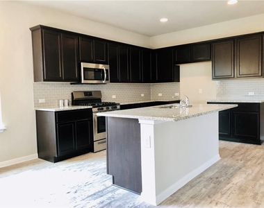 2925 Bridekirk Dr - Photo Thumbnail 4