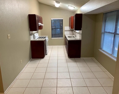 4419 Silverstone Dr - Photo Thumbnail 8