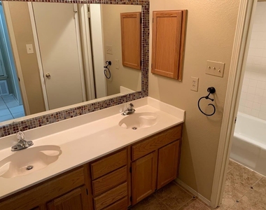 4419 Silverstone Dr - Photo Thumbnail 11
