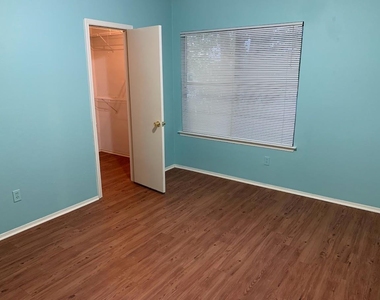 4419 Silverstone Dr - Photo Thumbnail 10