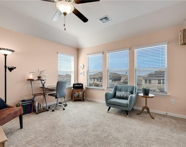 10504 Crescendo Ln - Photo Thumbnail 14
