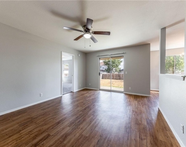 15102 Nuttall Dr - Photo Thumbnail 4