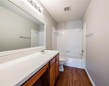 15102 Nuttall Dr - Photo Thumbnail 20