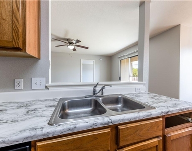 15102 Nuttall Dr - Photo Thumbnail 14