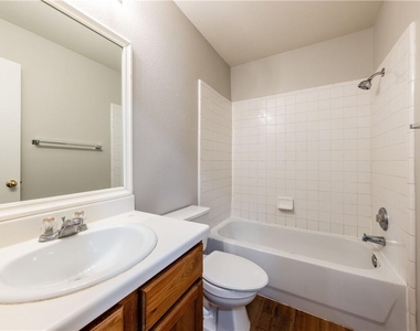 15102 Nuttall Dr - Photo Thumbnail 31