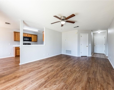 15102 Nuttall Dr - Photo Thumbnail 5