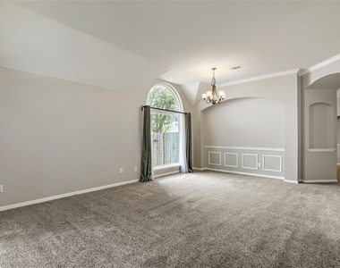 1408 Colby Ln - Photo Thumbnail 7