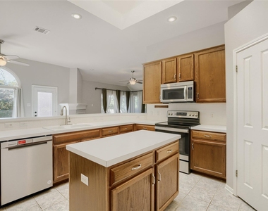 1408 Colby Ln - Photo Thumbnail 10