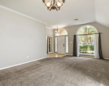 1408 Colby Ln - Photo Thumbnail 6