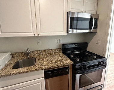 1106 W 22nd St - Photo Thumbnail 4