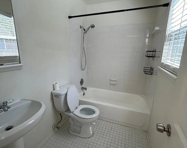 1106 W 22nd St - Photo Thumbnail 7
