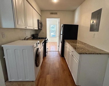 1106 W 22nd St - Photo Thumbnail 3