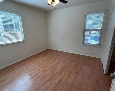 1106 W 22nd St - Photo Thumbnail 6