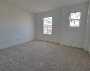228 Groveland Dr - Photo Thumbnail 27