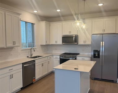 228 Groveland Dr - Photo Thumbnail 1