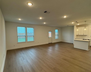 228 Groveland Dr - Photo Thumbnail 12