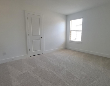 228 Groveland Dr - Photo Thumbnail 29