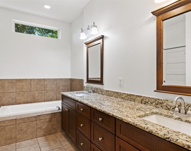 3203 E 18th St - Photo Thumbnail 16