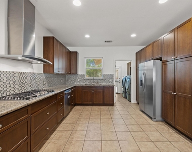 3203 E 18th St - Photo Thumbnail 9