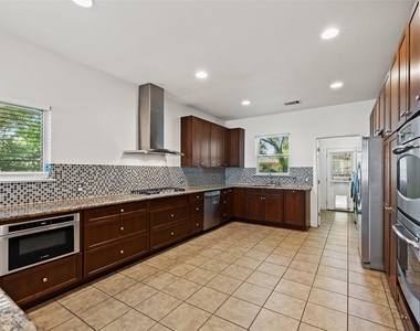 3203 E 18th St - Photo Thumbnail 10