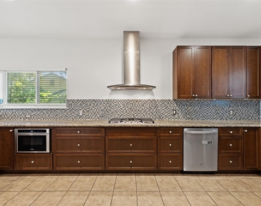 3203 E 18th St - Photo Thumbnail 12