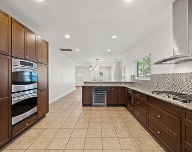 3203 E 18th St - Photo Thumbnail 6