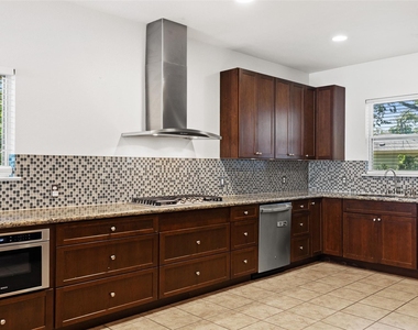 3203 E 18th St - Photo Thumbnail 8