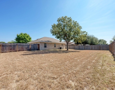 407 Bent Wood Dr - Photo Thumbnail 4