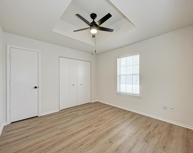 407 Bent Wood Dr - Photo Thumbnail 18