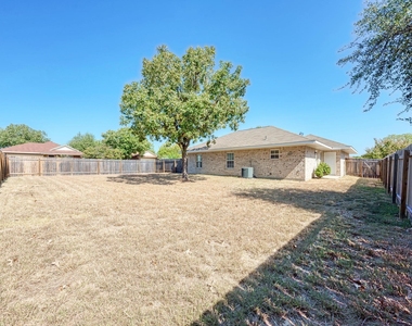 407 Bent Wood Dr - Photo Thumbnail 24
