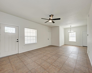 407 Bent Wood Dr - Photo Thumbnail 3